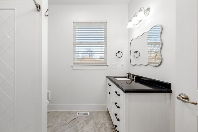 Photo - 2104 Jade Dr