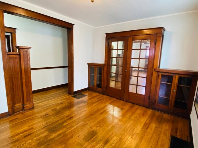 Photo - 4040 W Dickens Ave