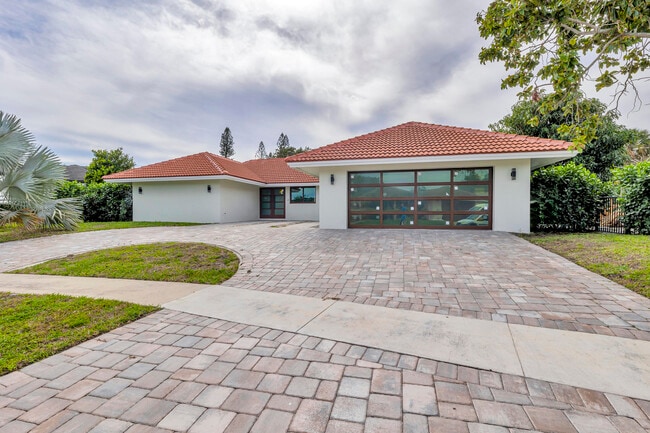 Building Photo - 5924 Pinebrook Dr