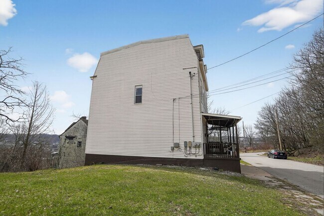 Photo - 553 Norman St