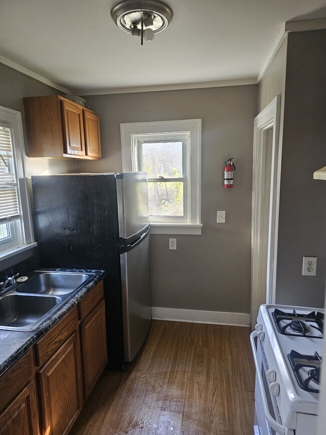 Photo - 2809 Gibson St