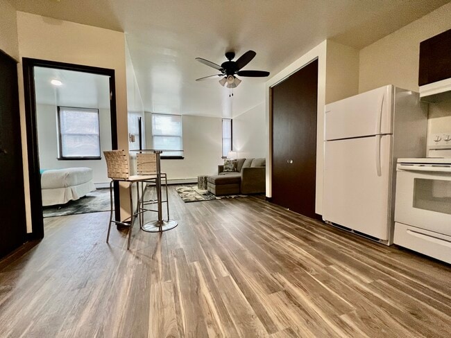 1 BD Model Unit LR/Kitchen