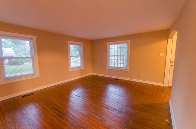 Photo - Spacious 3 bedroom, 1 bath Home - Available July 2026!