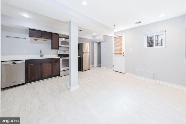 Building Photo - 117 R St NW Unit 2