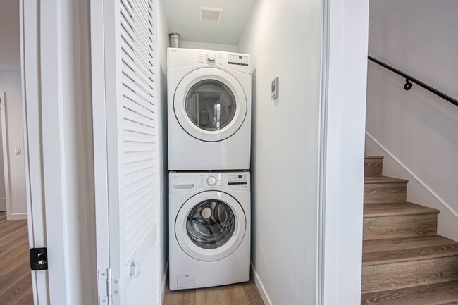 Photo - 5235 Satsuma Ave