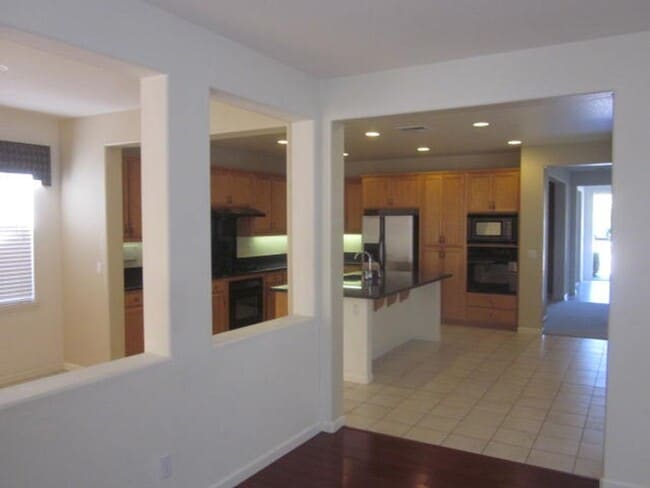 2566 Greystone Dr