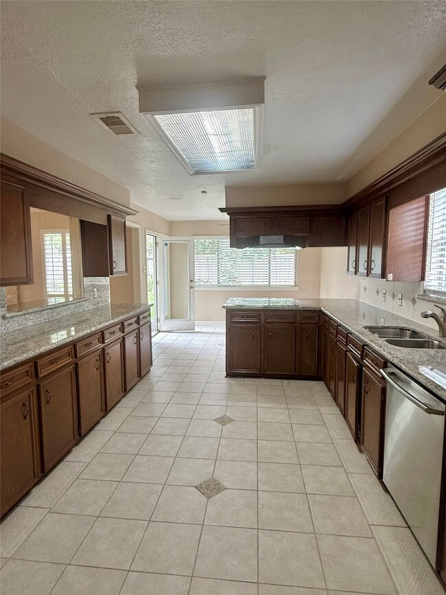 Photo - 14906 Brookpoint Dr