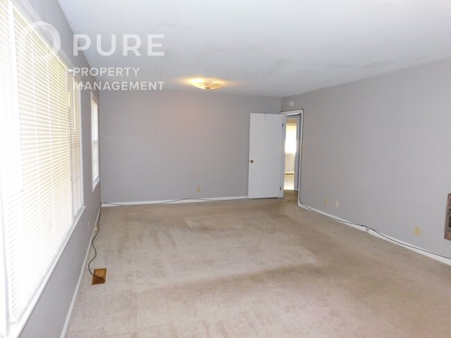 Photo - 117 22nd Ave NW