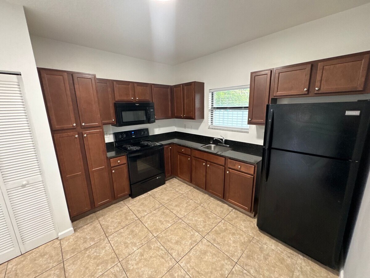 Photo - 1025 NE 10th AVE