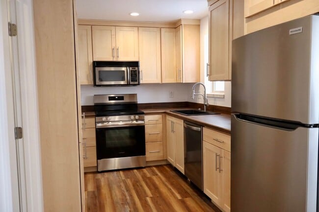 Photo - 927 N 24th St