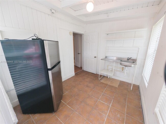 Building Photo - 5893 SW 26th St Unit 3