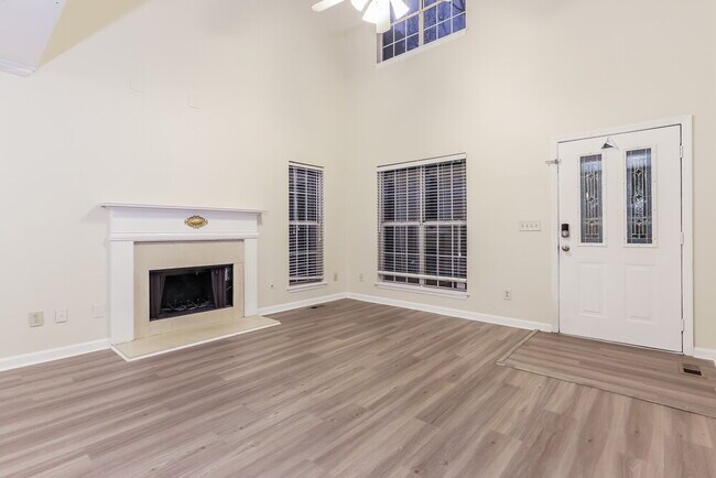 Photo - 403 Streamview Ln