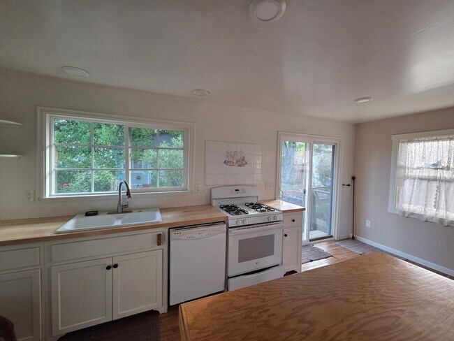 Photo - 9247 Poplar Ave Unit 1
