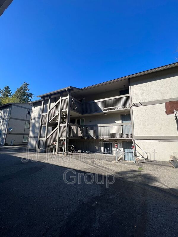 Building Photo - 230 E 7th Ave Unit Apt 10