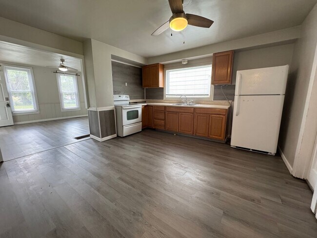 Photo - 1248 Ledlie Ave