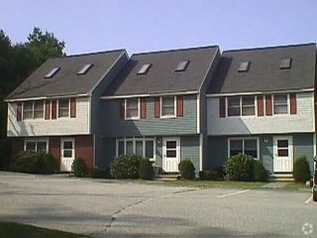 Building Photo - 3 bed 1/5 bath Townhome available 8/15/25