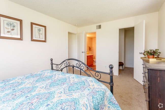 2BD, 2BA - 1060 SF
