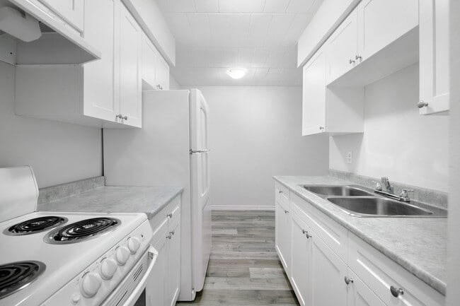 Building Photo - 591 Wellington Ave Unit 302