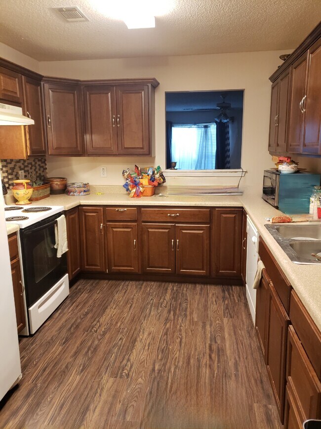 Photo - 1517 April Ln