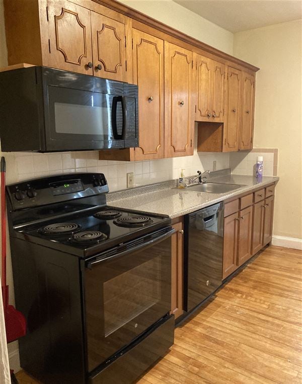 Building Photo - 137 Merriam Ave Unit 1 Rental