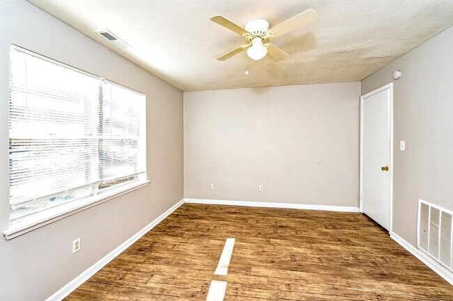 Photo - 248 Foxglen Rd Unidad A