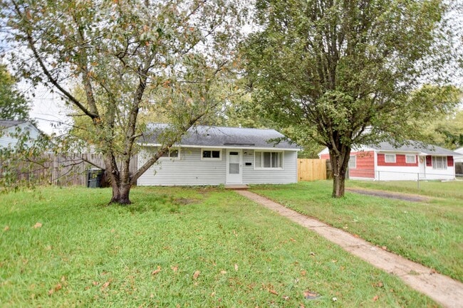 Building Photo - 1923 Bancroft Dr