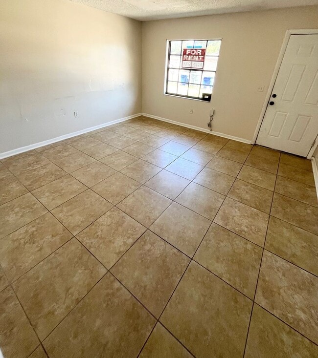 Photo - GORGEOUS 3BR/1.5BA Duplex! Convenient Location! NO APPLICATION FEE!