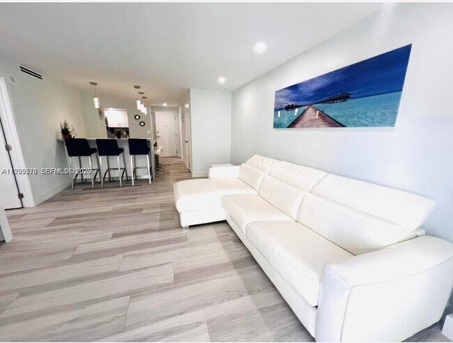 6917 Collins Ave Unidad 806