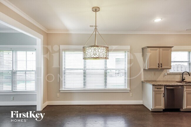 Photo - 1017 Edgewater Ln