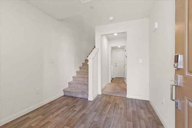 Photo - Spacious 3 Bd, 2Bath Open Concept Townhous...