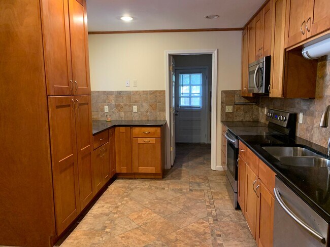 Photo - 1300 Garden Crest Cir