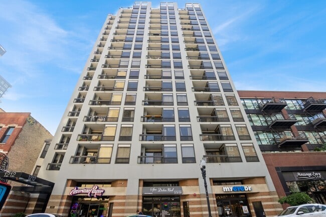 Building Photo - 1212 N Wells St Rental