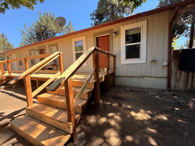 Building Photo - BEAUTIFUL RECENTLY RENOVATED SINGLE BEDROOM&nbsp;IN THE OLD MILL DISTRICT!