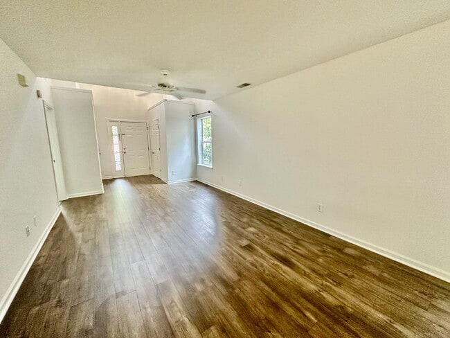 Four Bedroom, End Unit Townhome in the Farm!