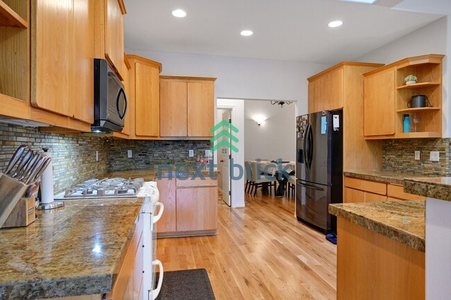 Photo - "Spacious 4-Bedroom Retreat with 4.5 Baths in Scenic Snohomish - Your 4400 Sq Ft Haven Awaits!"