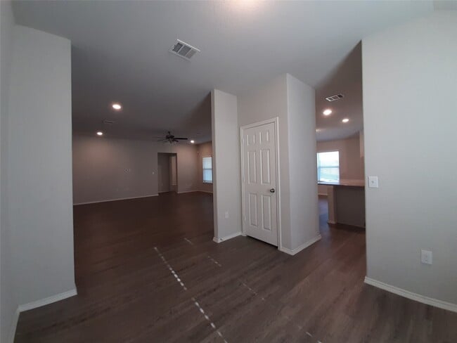 Photo - 221 Stalwart Hl Trl