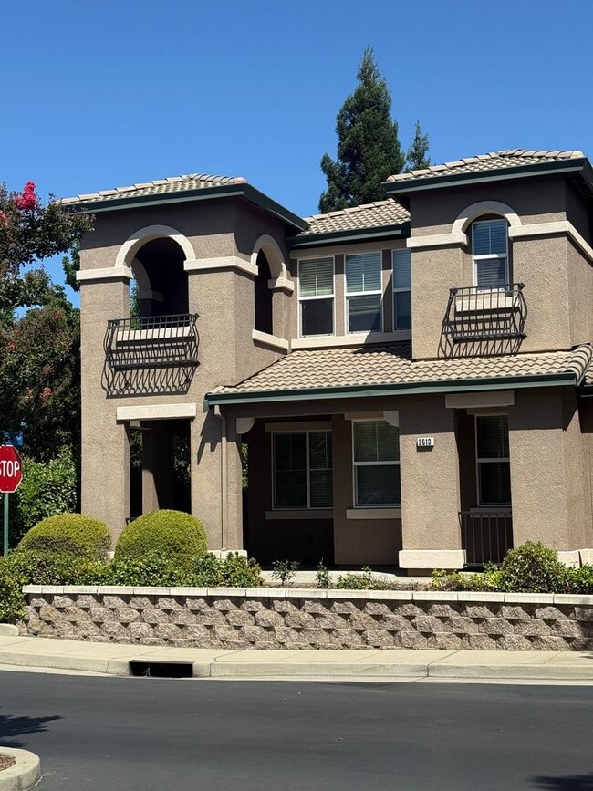Building Photo - OPEN HOUSE SUNDAY SEPTEMBER 7TH 11AM-2PM