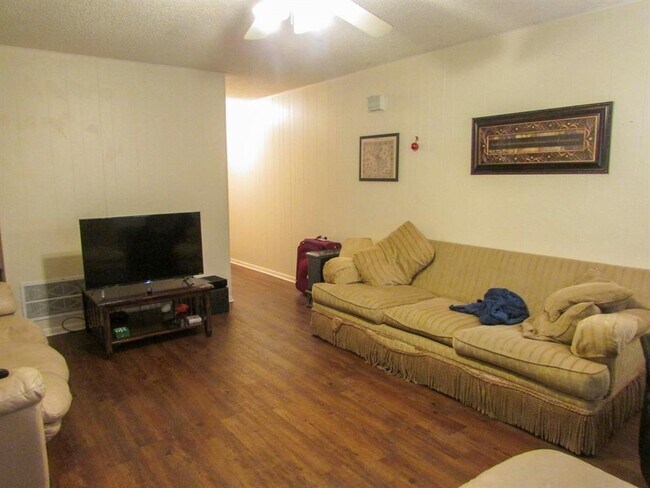 Photo - 600 Normal Park Dr Unit B