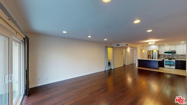 Photo - 4520 Natick Ave Unidad 307