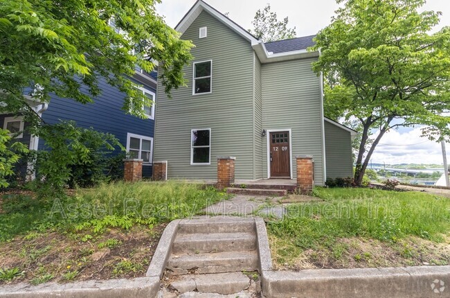 Building Photo - 1209 Forest Ave Rental