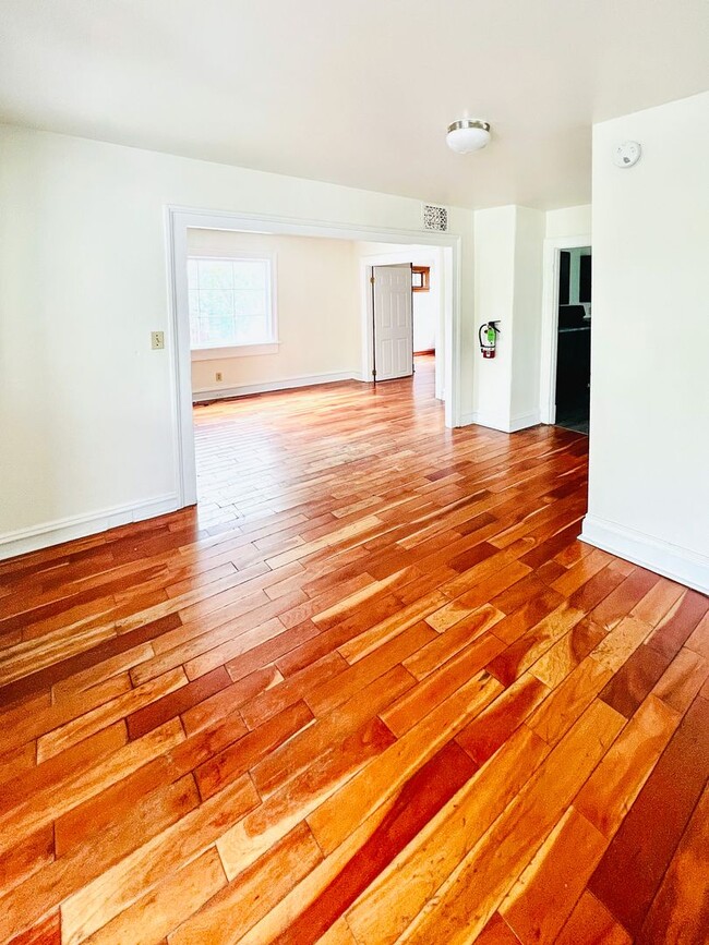 312 Colchester Ave