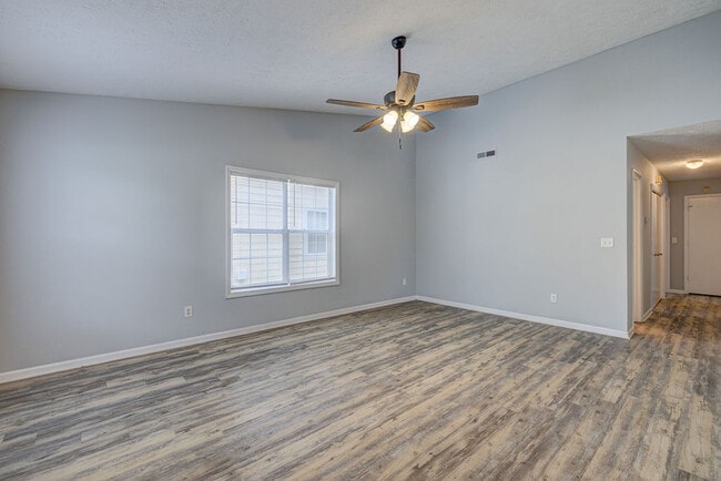 Photo - 617 Varsity Dr