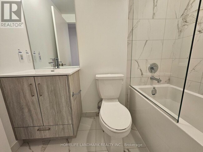 Photo - 180 Front St E Unité 2912