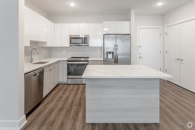 2BR, 2BA - 946SF - Kitchen - The Metro