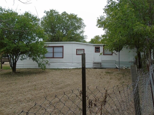 Photo - 910 Bunton Ln