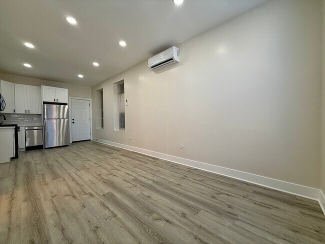 Photo - 3221 S May St