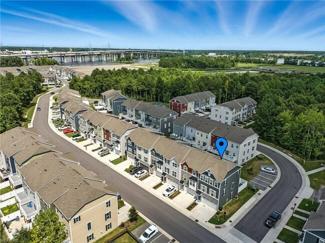 Building Photo - Newer Townhouse for lease