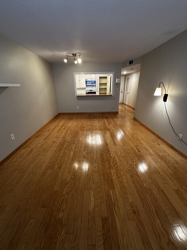 Building Photo - 4355 Maryland Ave Unit 130