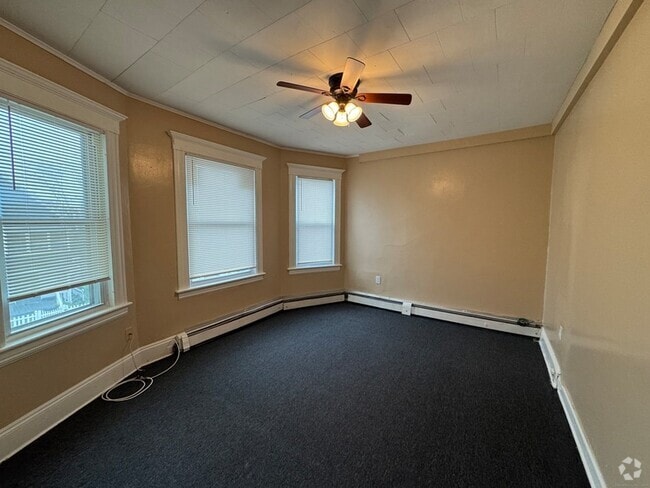 Building Photo - 224 Sheridan St Rental