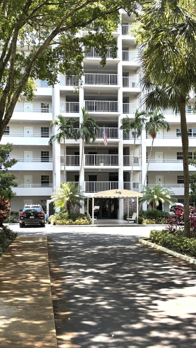 Building Photo - 605 Oaks Dr Unit 503